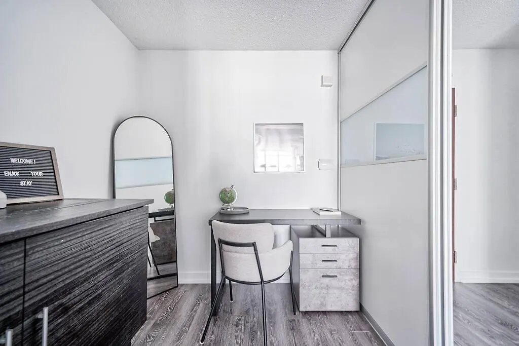 Designer 2Br Downtown Condo, Rogers Center Toronto 0*,  Canada