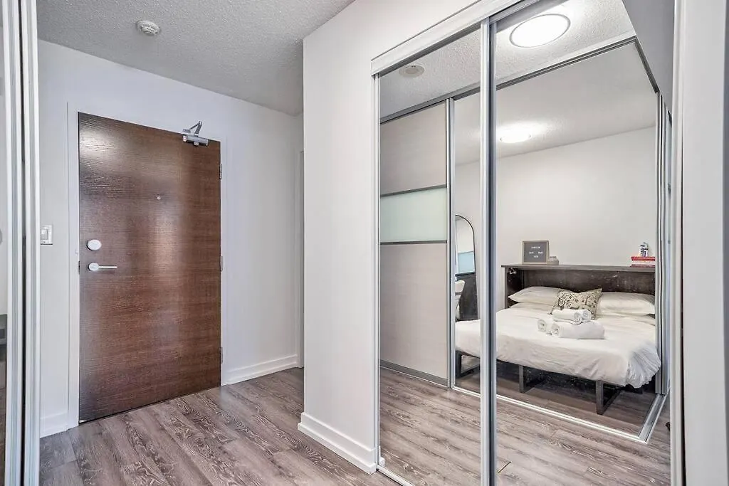 Designer 2Br Downtown Condo, Rogers Center Toronto Apartment
