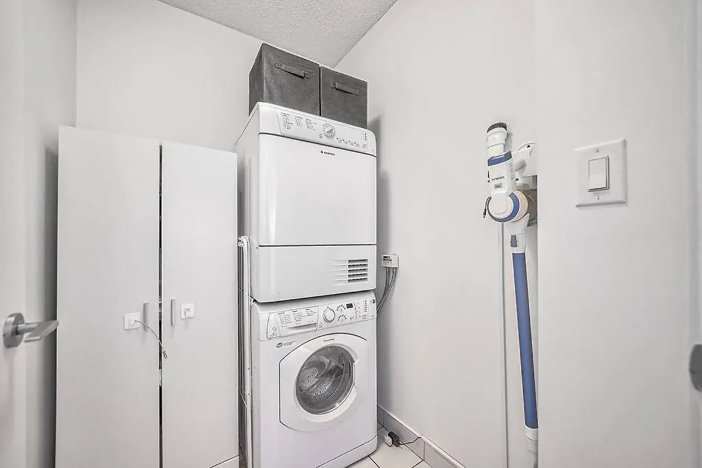 Apartment Designer 2Br Downtown Condo, Rogers Center Toronto Canada