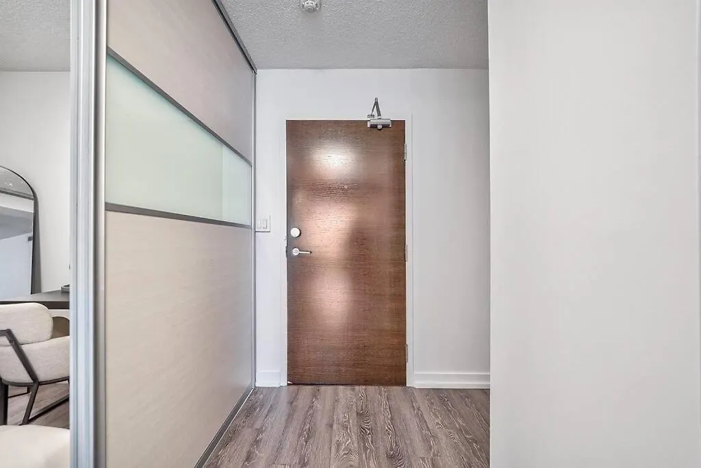 Designer 2Br Downtown Condo, Rogers Center Toronto