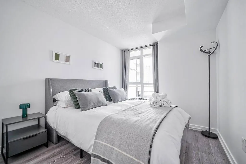Apartment Designer 2Br Downtown Condo, Rogers Center Toronto Canada