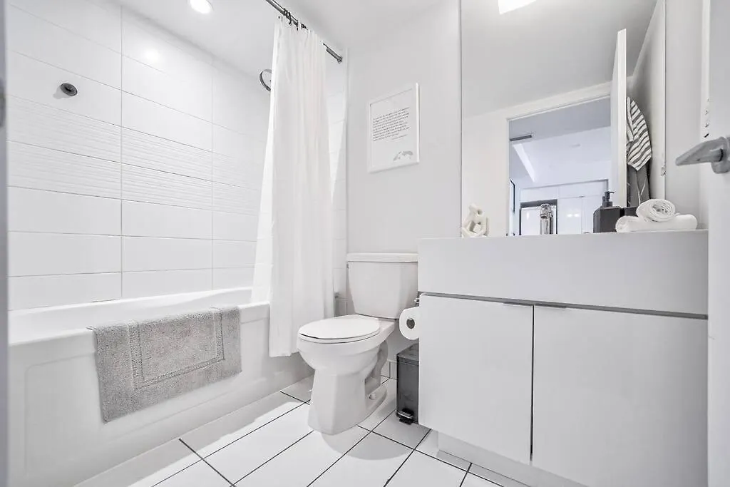 Designer 2Br Downtown Condo, Rogers Center Toronto Apartment